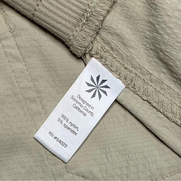 Athleta Tan Trekkie Mid Rise Bermuda Shorts Size 2 - Picture 9 of 14